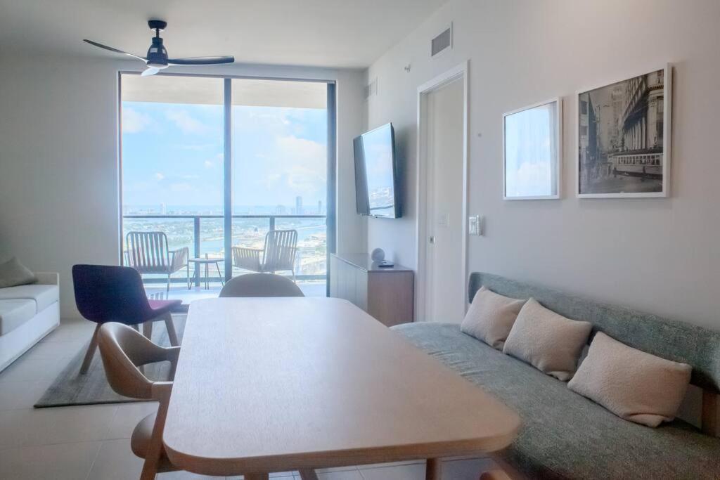 Luxury High Rise Haven * Miami