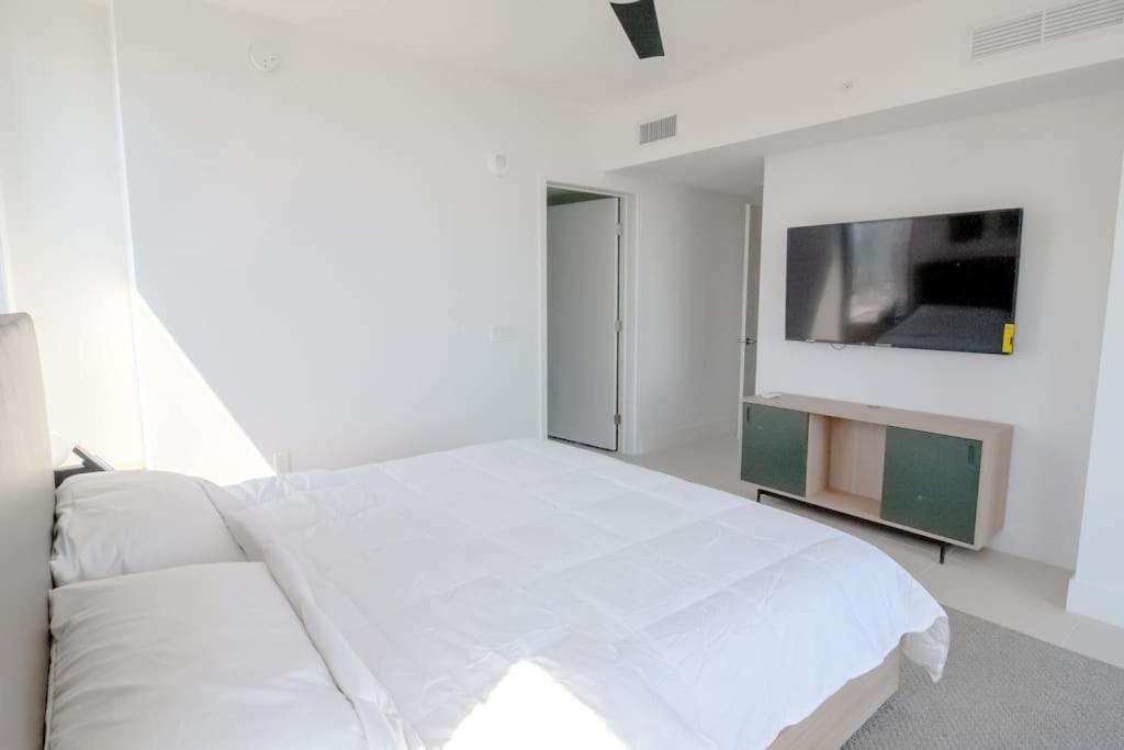 Apartment Luxury High Rise Haven *